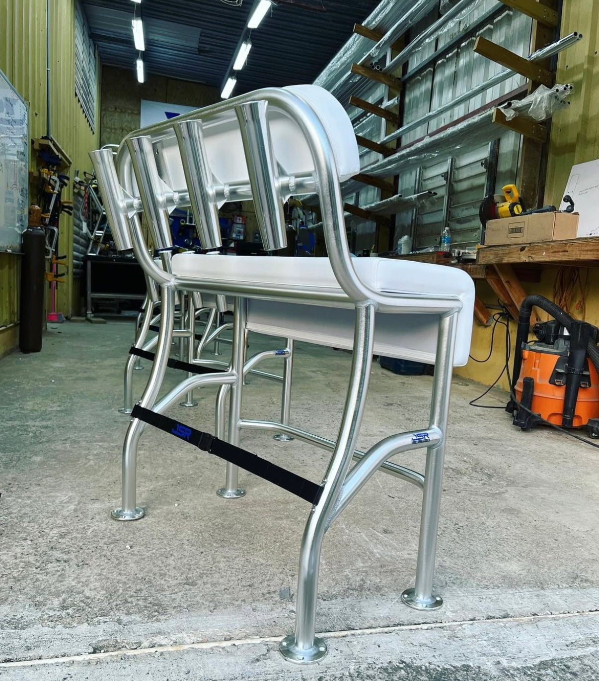 Leaning Post w/ Fixed Backrest