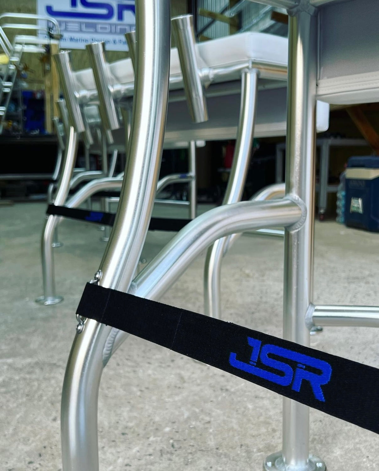 Leaning Post w/ Fixed Backrest